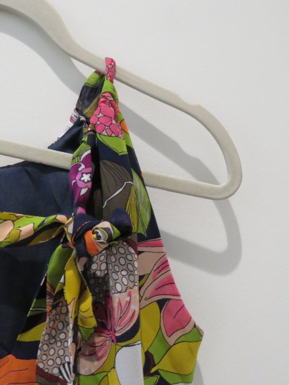 TRINA TURK 100% Silk Tropical Halter Neck Top Small Vacation Summer Preppy - Picture 9 of 13